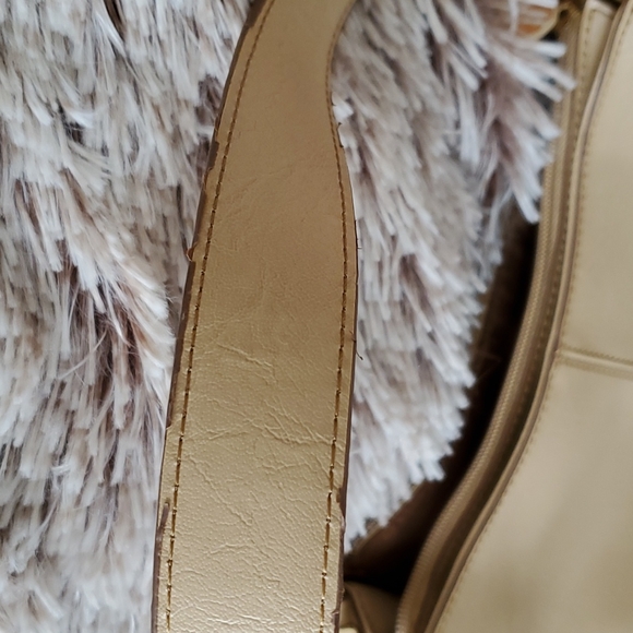 Liz Claiborne tan bag w/ gold hardware - Picture 8 of 13